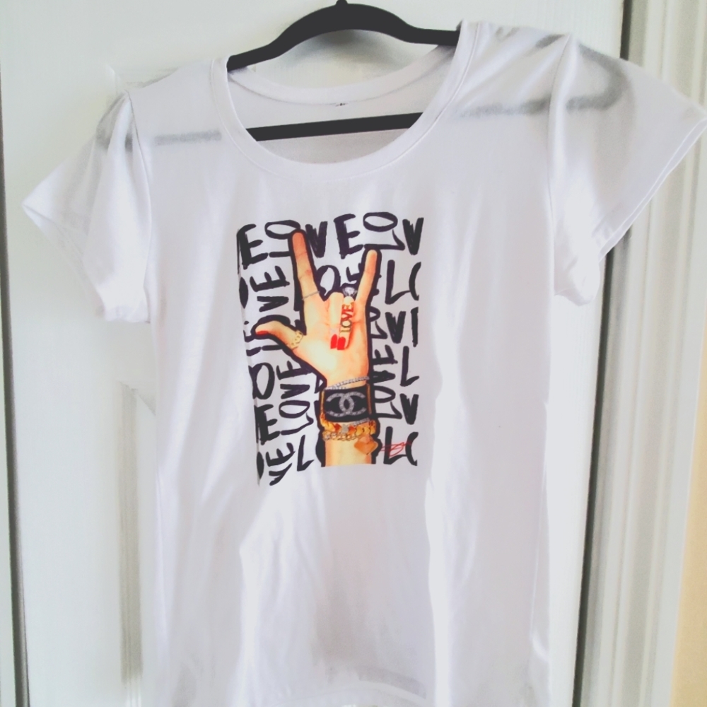 Graphic Rock on 🤘 T-shirt w/Love